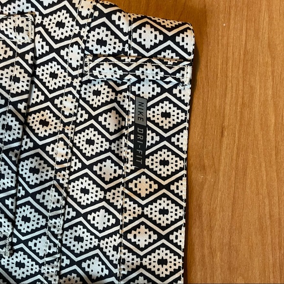 Hurley Nike dri-fit women’s size 25 (M) shorts, black and white - Picture 4 of 8